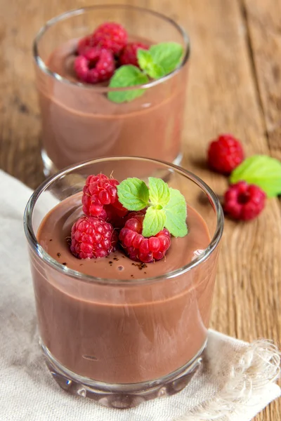 Mousse de chocolate com framboesa — Fotografia de Stock