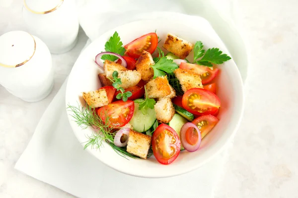 Croutons sebze salatası — Stok fotoğraf