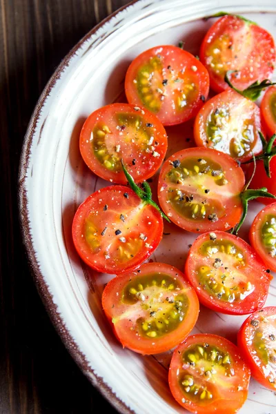 Chery domates karabiber ile