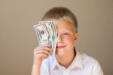 Çocuk para (dolar ile)