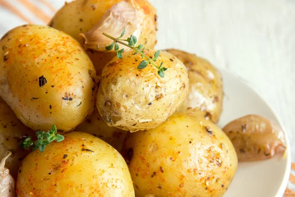Patatas horneadas en horno —  Fotos de Stock