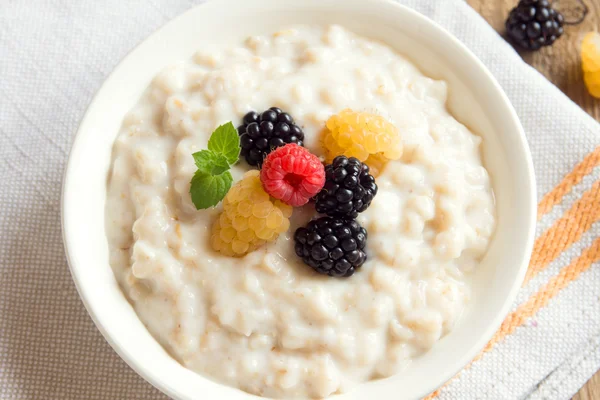 Oatmeal porridge — Stock Photo, Image