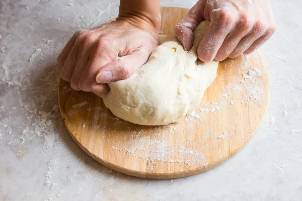Hands knead dough — Stock Photo, Image