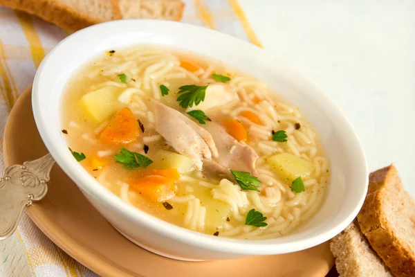 Куриный суп с лапшой — стоковое фото