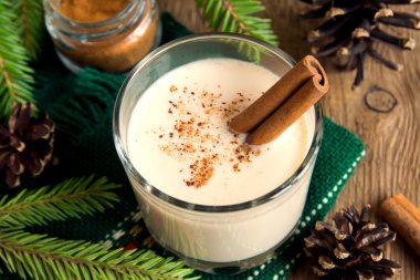 Tarçın yumurta likörü