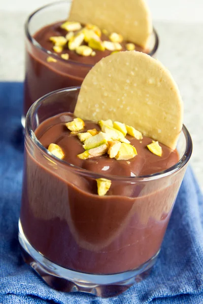 Chocolademousse met pimpernoten (pistaches) — Stockfoto