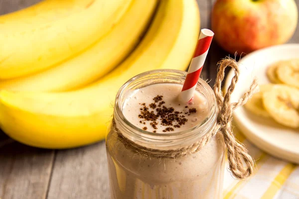 Batido de plátano con canela —  Fotos de Stock