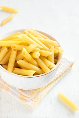 Pişmemiş makarna penne