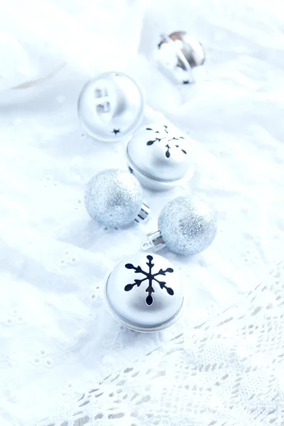 Decoración de Navidad con adornos de plata — Foto de Stock