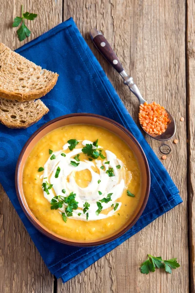 Lentil cream soup with cream cheese — Stock Photo, Image