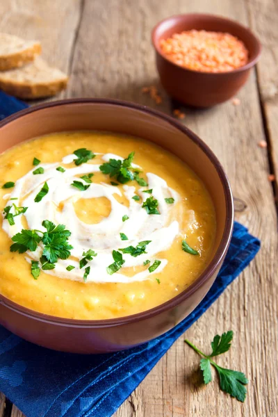 Lentil cream soup with cream cheese — Stock Photo, Image