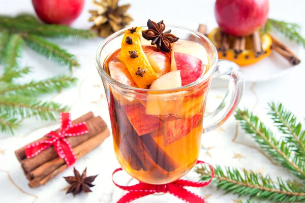 Пряный горячий напиток на Рождество — стоковое фото