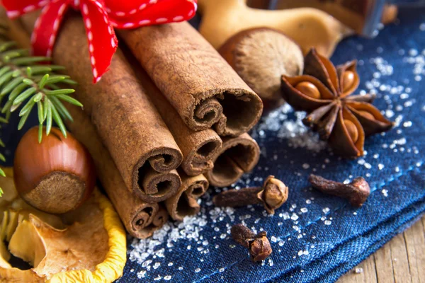 Weihnachtsgewürze für die Bäckerei — Stockfoto