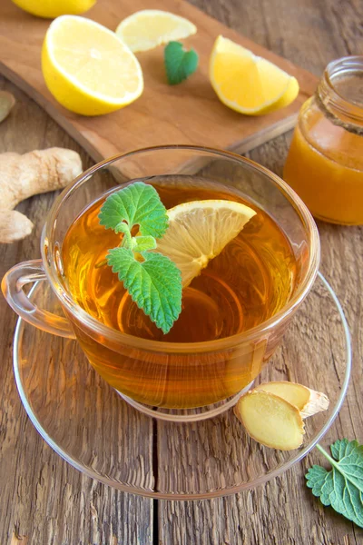 Té con limón y menta — Foto de Stock