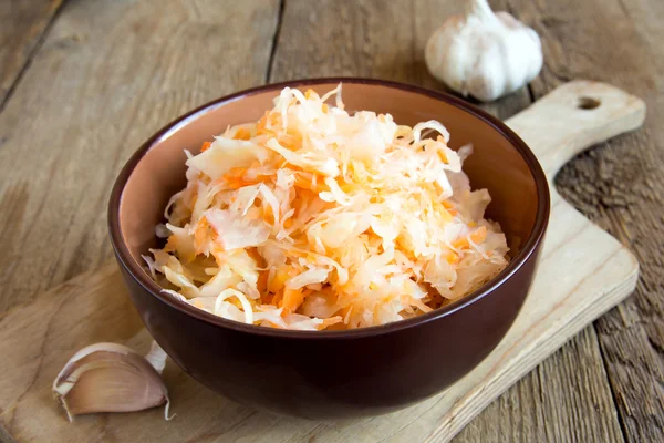 Sauerkraut in ceramic bowl — Stock Photo, Image