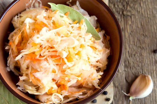 Seramik kase lahana turşusu