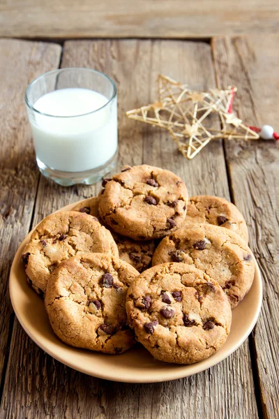 Biscotti con latte e stella di Natale — Foto Stock