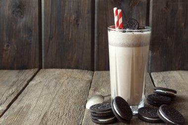 kurabiyeyle milkshake (çikolata güler yüzlü)