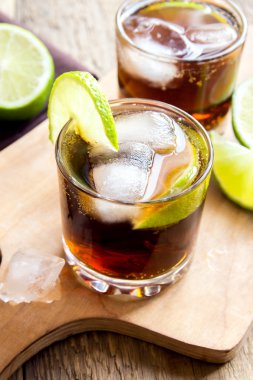 ROM ve cola Cuba Libre içki