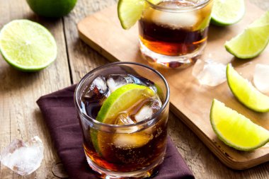 ROM ve cola Cuba Libre içki