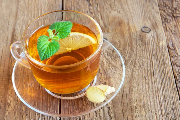 Té con limón, jengibre y menta — Foto de Stock