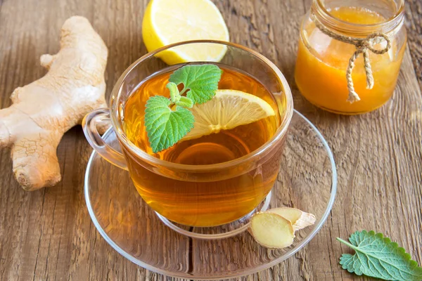 Té con limón, jengibre, miel y menta — Foto de Stock