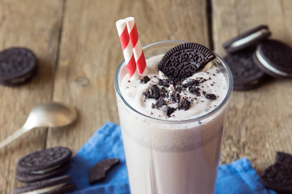 Milkshake (czekoladowy koktajl) z plików cookie — Zdjęcie stockowe