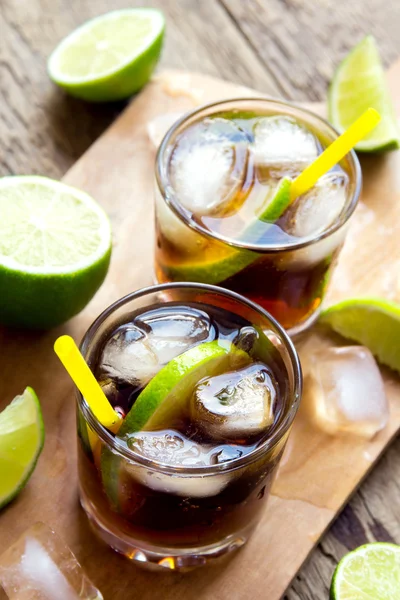 Rum e cola Cuba Libre drink — Fotografia de Stock