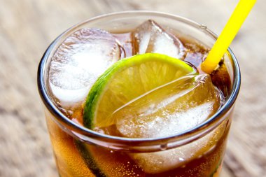 ROM ve cola Cuba Libre içki