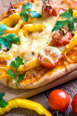 Sebze pizza ve malzemeler