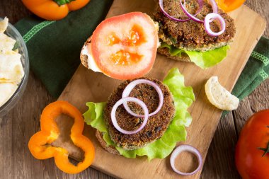 Vejetaryen mercimek burger