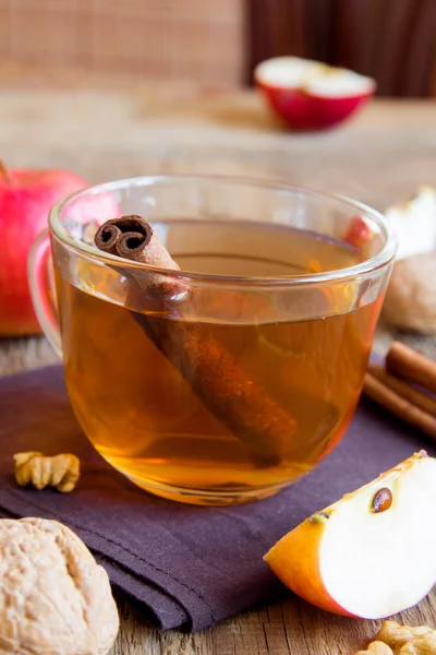 Apple tea with cinnamon — Stock Photo, Image