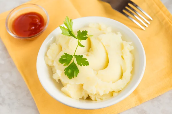 Puré de papas en tazón —  Fotos de Stock