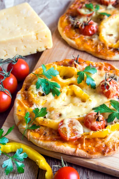 Zöldség pizza és -összetevők — Stock Fotó