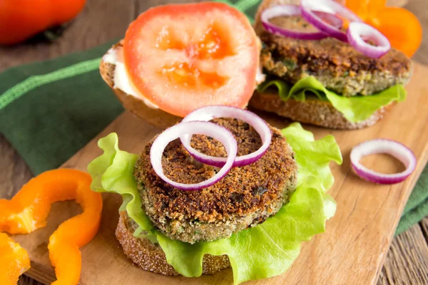 Vegetarian lentil burger — Stock Photo, Image