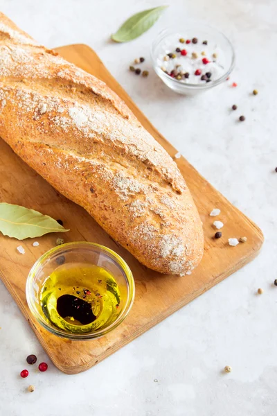 Pane ciabatta con olio d'oliva piccante — Foto Stock
