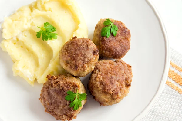 Meatballs with mashed potatoes — Stock Photo, Image