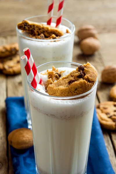 Domowe mlecznego z ciasteczkami — Zdjęcie stockowe