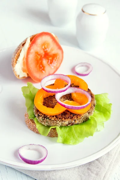 Vegetarian lentil burger — Stock Photo, Image