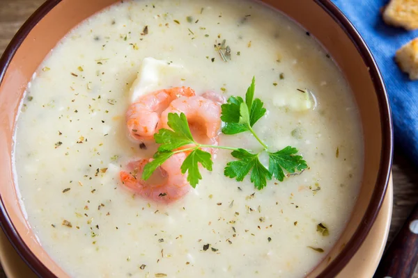 Креветочный суп с креветками — стоковое фото