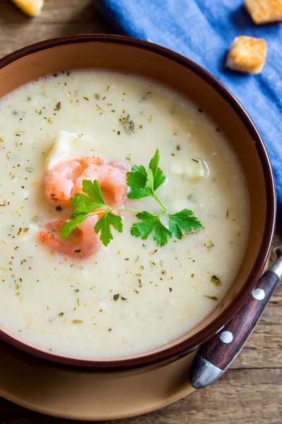 Sahnesuppe mit Garnelen — Stockfoto