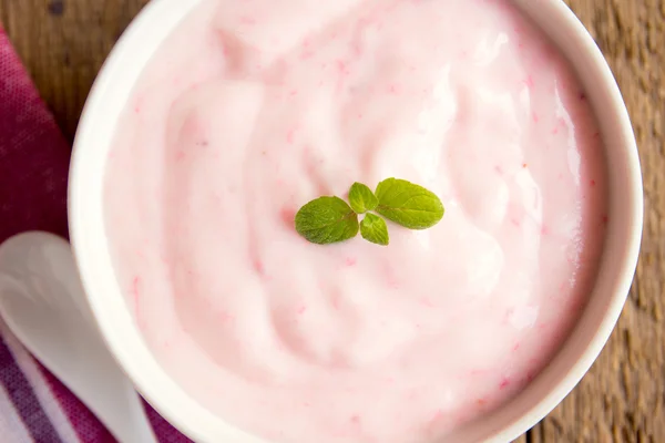 Rózsaszín epres joghurt — Stock Fotó