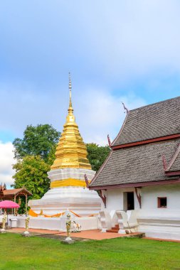 Nan 'ın Pua ilçesindeki Beng Sakat Tapınağı Wat Phra' daki Altın Pagoda ve Şapel.
