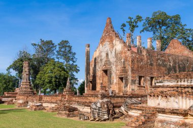 Wat Pho Prathap Chang, Ayutthaya döneminden beri Phra Chao Suea (Kaplan Kral) veya Suriyenthrathibodi 'yi Phichit, Tayland' da inşa etmiştir.