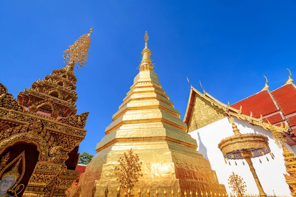 Golden Pagoda Year Tiger Zodiac Wat Prathat Cho Hae Temple — Stock Photo, Image