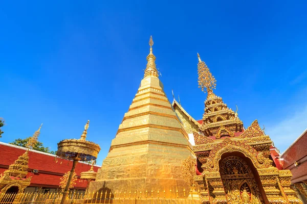 Golden Pagoda Year Tiger Zodiac Wat Prathat Cho Hae Temple — Stock Photo, Image