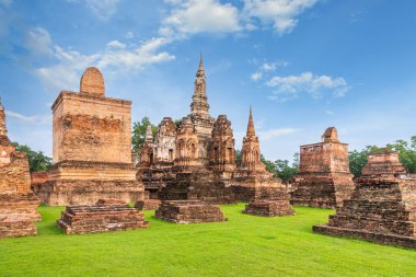 Wat Mahathat tapınağındaki antik tapınak ve manastır kompleksi Sukhothai Tarih Parkı, Tayland