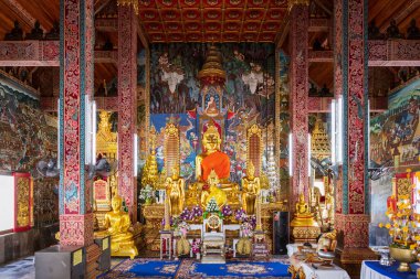 Nan, Tayland - 28 Ekim 2019 Wat Ming Muang 'daki Buda heykeli, çağdaş sanatla süslenmiş antik tapınak, ünlü seyahat merkezi.