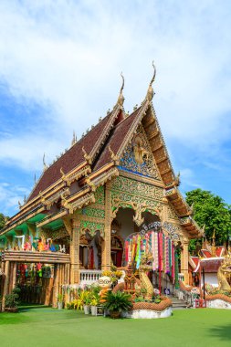 Nan, Tayland - 29 Ekim 2019: Pua bölgesindeki Wat Phuket tapınağındaki ana şapel veya kilise. Güzel bir binası ve manzarası olan ünlü bir seyahat yeri..