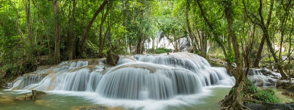 タイのカンチャナブリの深い森の中の有名な自然旅行先 Pha Tadの滝 パノラマ — ストック写真